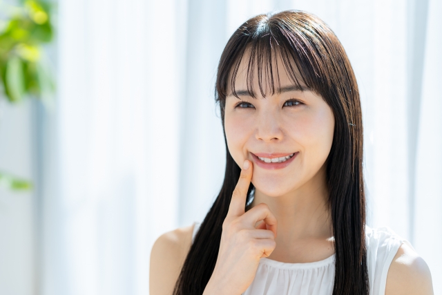 歯が黄ばんで見えるのはなぜ？考えられる原因と対策